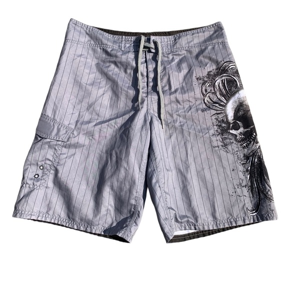 Mossimo Supply Co. Men’s Grey Pinstripe Board Shorts With Skull Graphic Size 36 - Picture 1 of 8